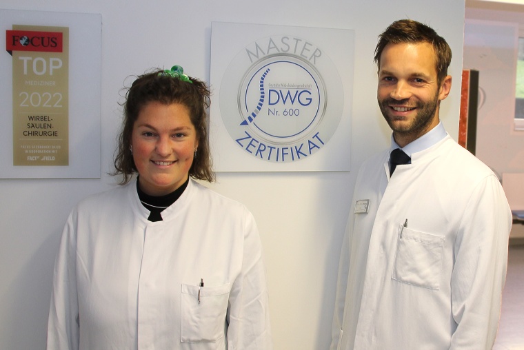 Pia Rückels aus dem Team von Chefarzt Priv.-Doz. Dr. Jan Bredow freut sich...