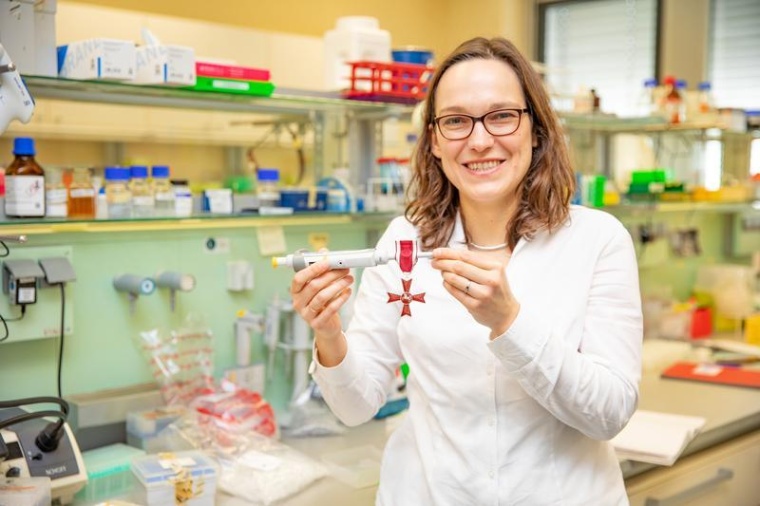 Aus vielen Gründen ausgezeichnet: Professorin Dr. Alexandra Dopfer-Jablonka...