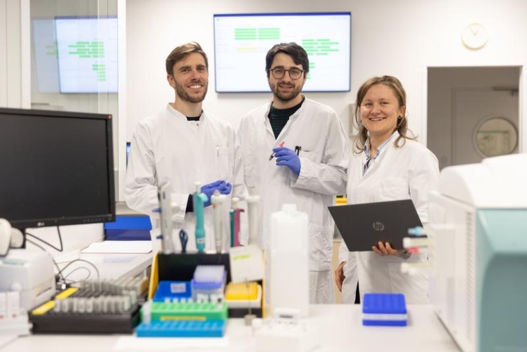 Dr. Daniel Steinbach, Martin Federbusch und Maria Schmidt (v.l.n.r.) gehören...