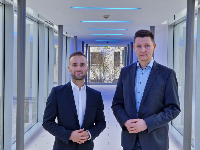 Mark Förste und Jon Burkhardt (links) als neue Doppelspitze im Klinikzentrum...