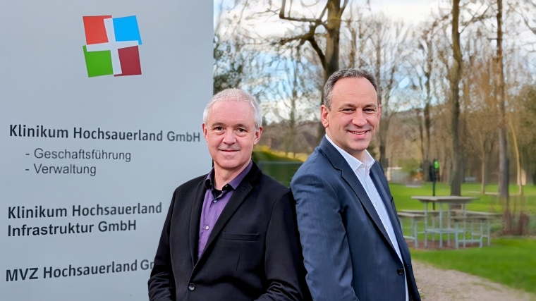 Dr. Peter Lütkes, Medizinischer Direktor und Michael Gesenhues,...