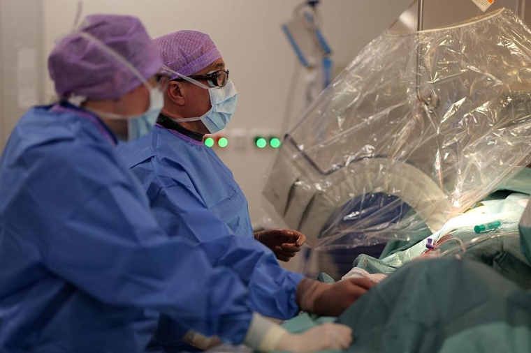 Dr. Matthias Gasthaus während einer Koronarintervention, Foto: Immanuel...