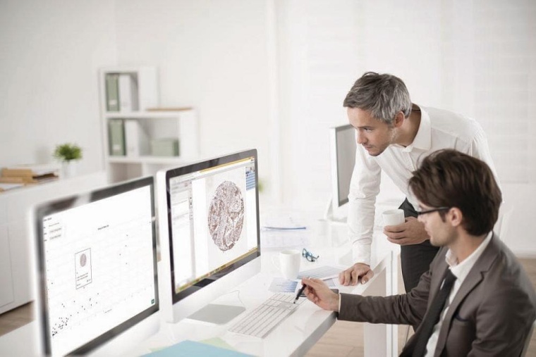 Begutachtung von Forschungsergebnissen, Foto: Philips