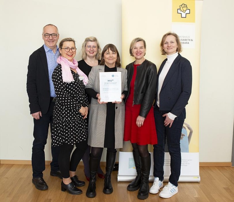 Zertifikatsübergabe (v.l.n.r.): Dr. med. Sven Seeger (Chefarzt Klinik für...