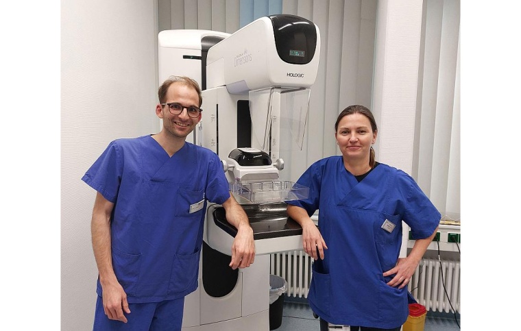 Christoph Lauterbach (BWK) und Stefanie Lorenz (UKU) vor der...