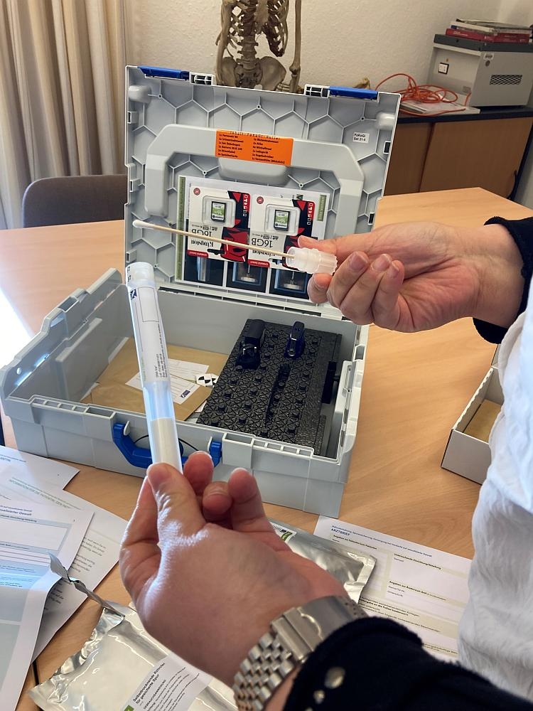 Forensisches Konsil Gießen (FoKoGi): Der Einsatzkoffer, der in allen...