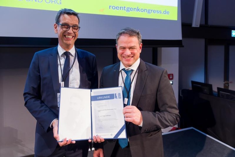 Prof. Michael Uder (li.), Vorsitzender der Akademie für Fort- und...