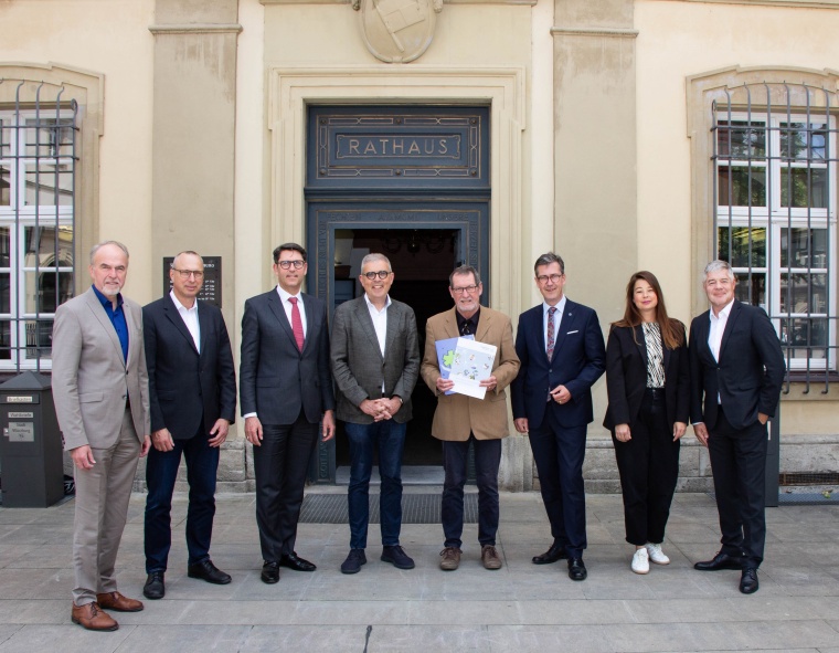 v.l.: Oberpflegamtsdirektor Walter Herberth (Stiftung Juliusspital, Klinikum...