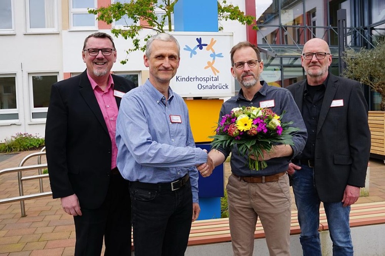 Werner Terhaar (Zweiter von links) ist neuer Medizinischer Vorstand der...