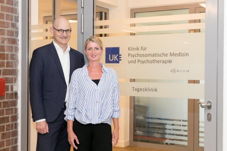 Prof. Dr. Bernd Löwe und Dr. Anne Toussaint Foto: Axel Kirchhof, UKE