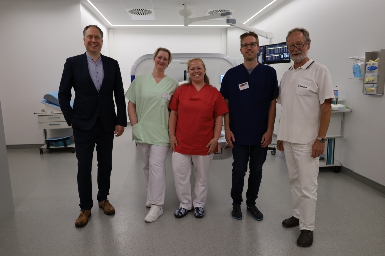 Das Team der Radiologie heißt den neuen Radiologen Dr. Christian Wüst...