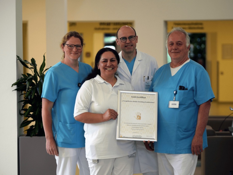 Von links: Tina Köpke (Hygieneteam) Aysa Uslu (Ärztin Krankenhaushygiene)...