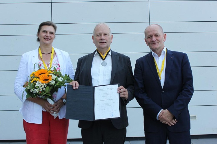 (v. l.): Kammer-Vizepräsidentin Agnes Trasselli, Dr. Ulrich Clever...