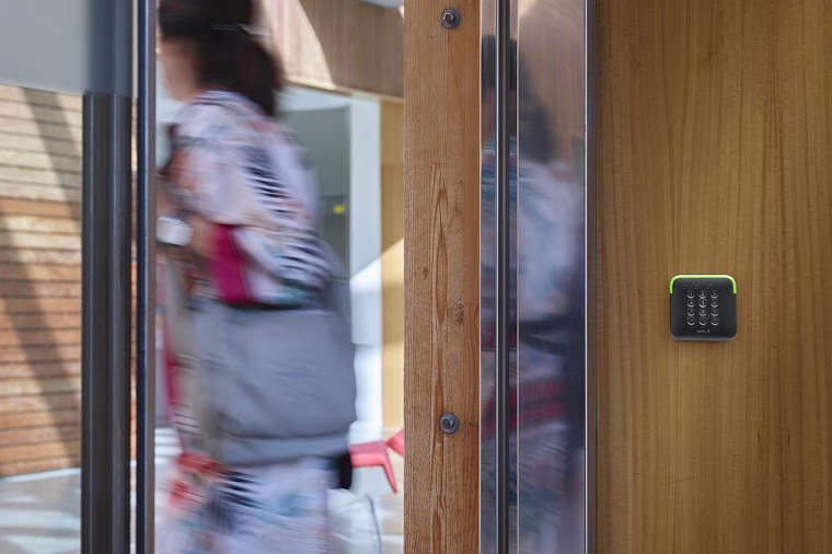 Der Design XS Keypad-Leser von Salto hat ein neues Tastenfeld erhalten, das...