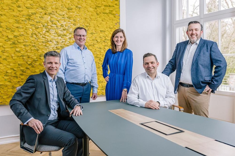 v.l.n.r.: Prokurist Thorsten Pulver (Finanzen); Tobias Hummel, Vorstand...