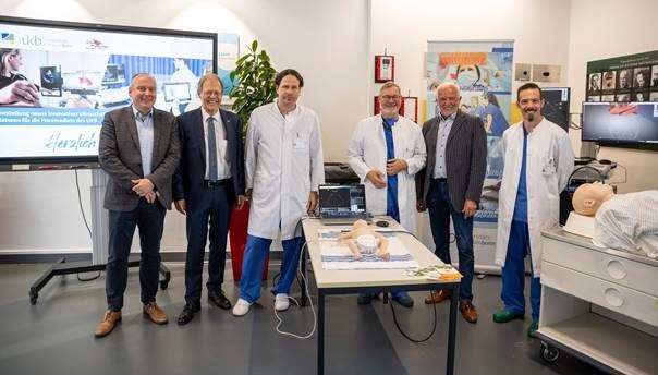 (v.l.) Prof. Bernd Weber, Dekan der Medizinischen Fakultät der Universität...