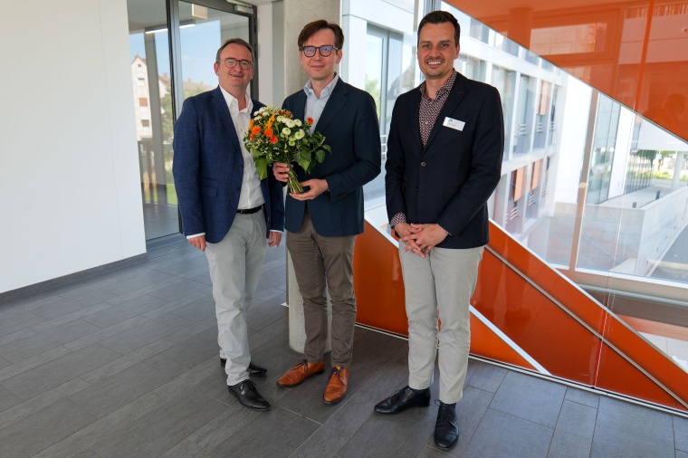 Die beiden Geschäftsführer der KJF Klinik Josefinum, Sebastian Stief (links)...