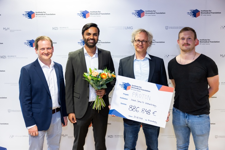 Das HZI-Projekt PROTON unter der Leitung von Prof. Mark Brönstrup erhält eine...