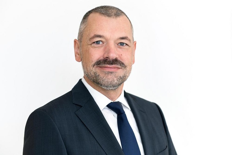 Alexander Beblacz bleibt Kaufmännischer Direktor für das...