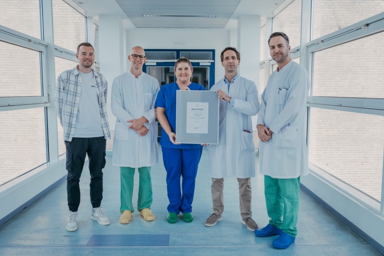 v.l.: Tobias Schrammen (Leiter Qualitätsmanagement), Dr. Timo Bömicke...