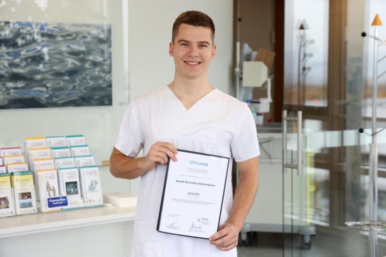 Doktorand Jonas Dörr erhält Rudolf-Schindler-Abstractpreis der DGVS. Foto:...