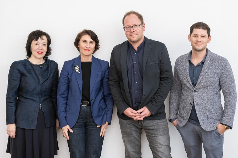 Unterzeichnet wurde die Partnerschaft (v. l.) von den Ärztlichen Direktorinnen...