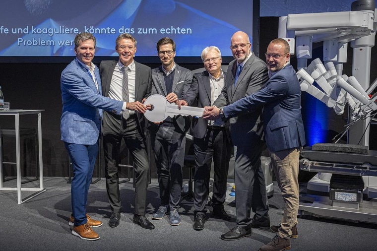 (v.l.n.r.): Mark Brosius (Intuitive Surgical Inc), Rainer Kracht (Vollack GmbH...