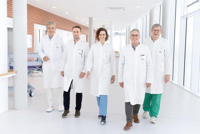 Innovative Neuro-Angiographie am UKR (v.l.n.r.): Prof. Dr. Christian...