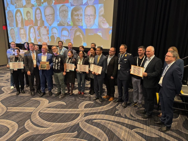 Prof. Bernd Böttiger mit seiner Arbeitsgruppe Foto: www.grc-org.de