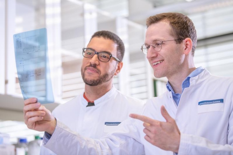 Dr. Kai-Uwe Jarr (r.), hier mit Teamkollege Dr. Airton Pereira e Silva,...