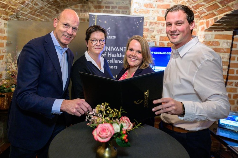 Nahmen den internationalen Award für das Klinikum Lüneburg entgegen:...