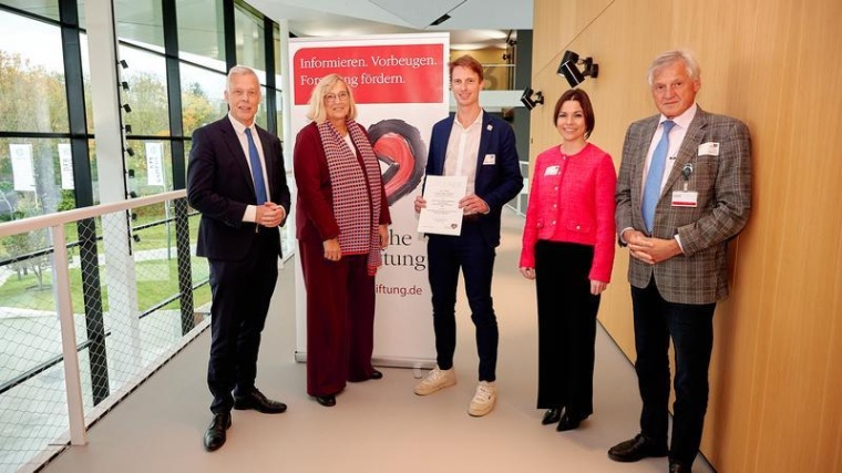 v.l.n.r.: Prof. Dr. Thomas Voigtländer, Deutsche Herzstiftung, Stifterin...