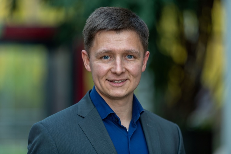 Klinik-Geschäftsführer Mark Förste ist im Vorsitz der Mitgliederversammlung...