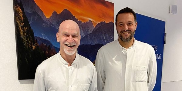 Dr. Dominik Müller mit seinem Nachfolger als Chefarzt Dr. Karem Rabie. Foto:...
