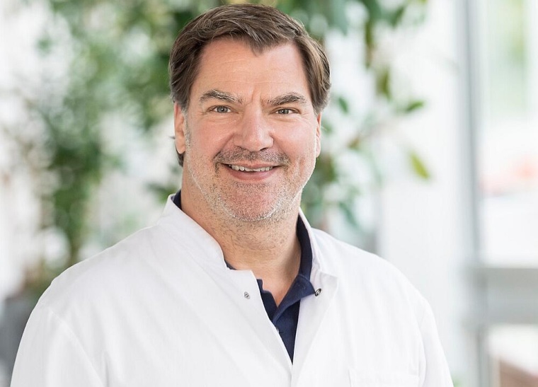 Prof. Dr. med. Steffen Höll ist als weiterer Chefarzt der Klinik für...