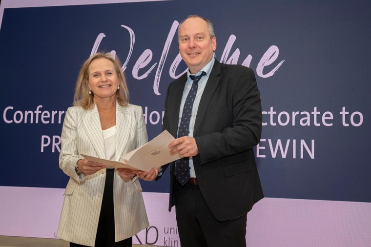 Prof. Sharon Lewin und der Dekan der Medizinischen Fakultät Bonn und...