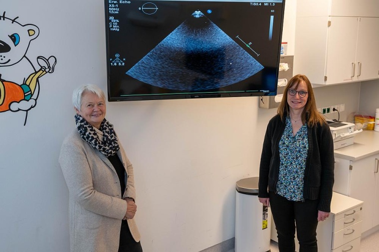 Auf den Monitoren können kleinen Patientinnen und Patienten Filme zur...