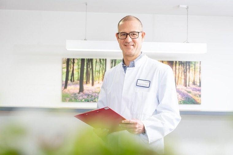 Dr. med. Stefan Lauer-Riffard ist als Chefarzt am Franziskus-Hospital...