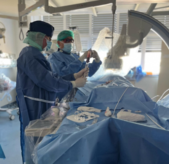 Chefarzt Dr. Burcin Özüyaman und der leitende Oberarzt Dr. Sebastian Burghard...