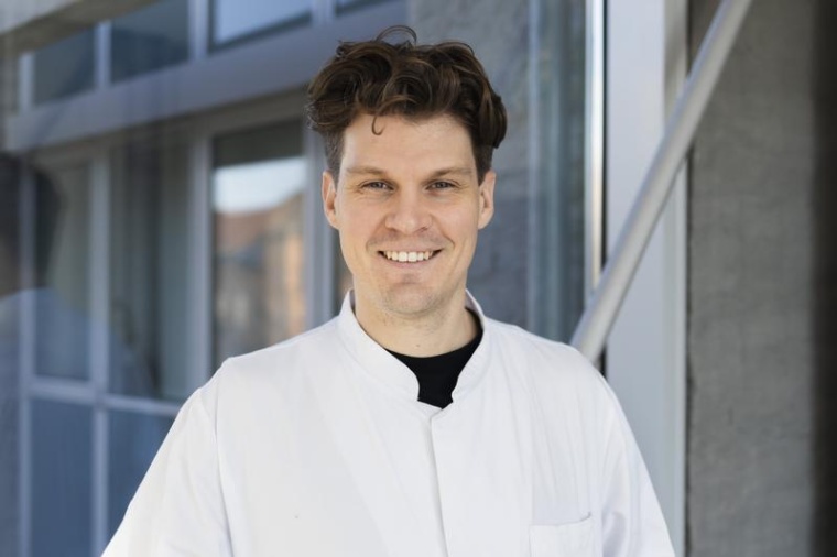 Dr. Maximilian Dölling, Assistenzarzt an der Universitätsklinik für...