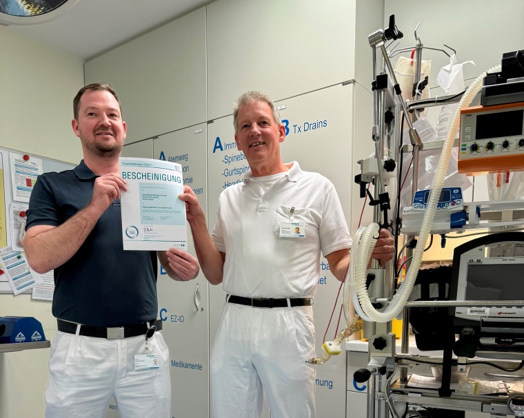 Der Leiter des Traumazentrums, PD Dr. Jakob Nüchtern und der...