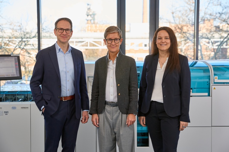 v.l.n.r.: Dr. Daniel Steiners, Vorstand der Roche Pharma AG, Dr. Claudia...