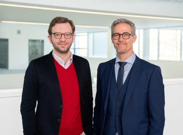 Dr. Konstantin Heckschen (l.) war 1995 der erste CI-Patient am Uniklinikum...