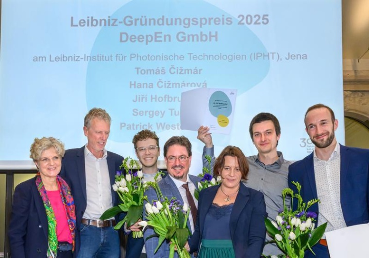 Leibniz-Gründungspreis 2025: Das ausgezeichnete Gründungsteam von DeepEn...