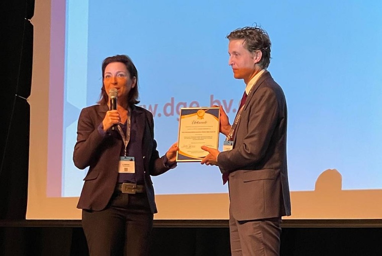 Die Kongresspräsidentin Prof. Dr. Andrea Riphaus verlieh Privatdozent Dr....