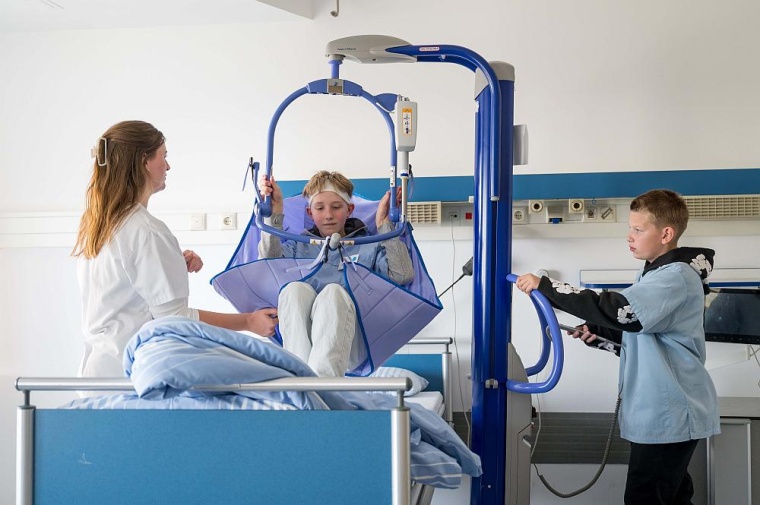 Gar nicht mal so leicht, Patienten umzubetten – wie gut, dass es Hilfsmittel...