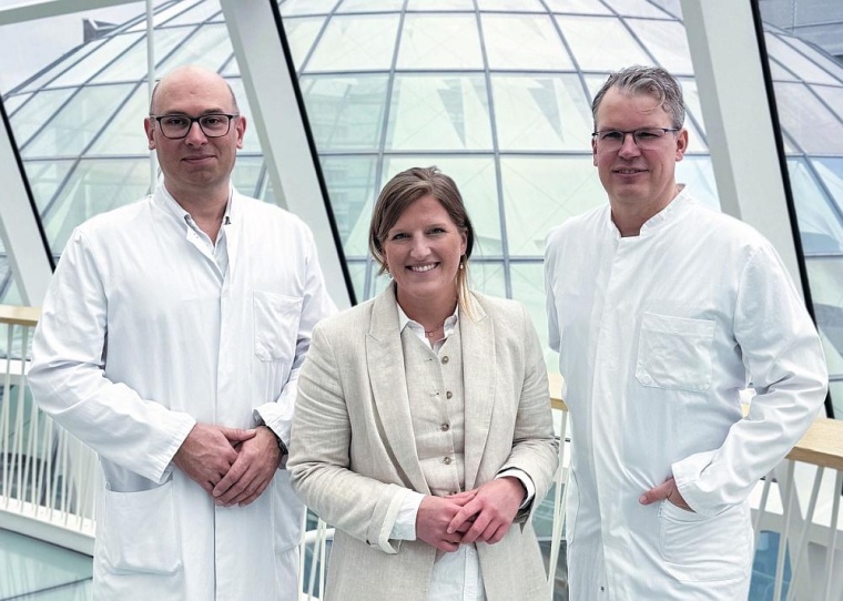 Die beiden Chefärzte Privatdozent Dr. Lukas Lehmkuhl (l.) und Prof. Dr. André...