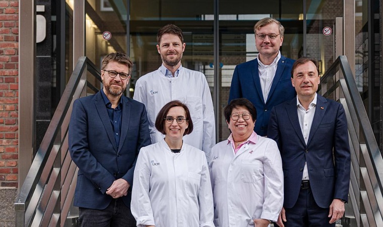 Haben sich für die Zusammenarbeit im Brustkrebszentrum UKM I Clemenshospital...