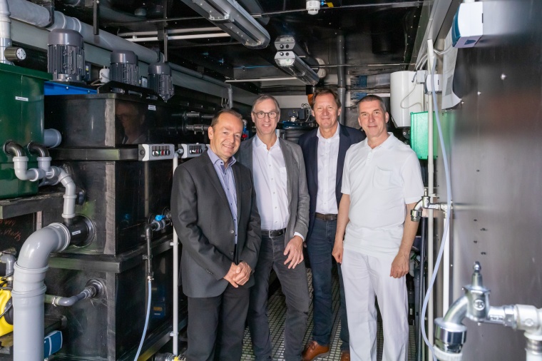 v.l. Prof. Jörn Einfeldt, Dr. Kim Augustin, UKE-Vorstandsmitglied Joachim...