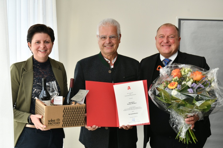 Franziska Scharpf (l.), Vizepräsidentin der Bundesapothekerkammer. In der...
